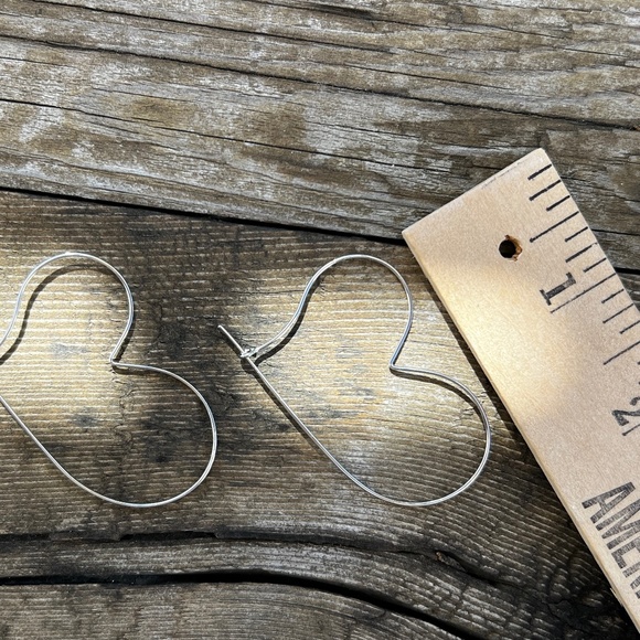 Artful Heart Hoops Modern-chic Silver-tone - Picture 4 of 6
